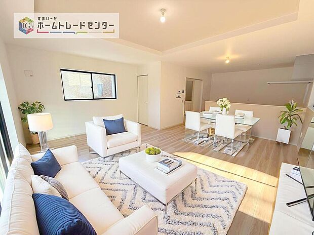 現況の物件写真に、CG による画像処理を行っています。家具、家電、照明器具、小物、カーテン、その他のイメージはCG です。