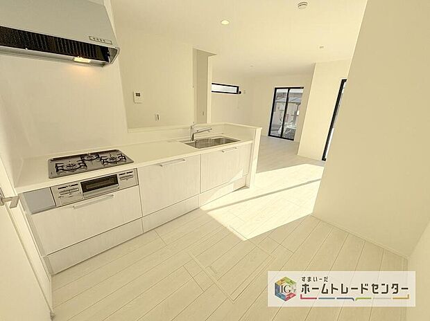 キッチンスペースは家族で作業が出来るよう広めにとりました。みんなで楽しくお料理をすれば、より美味しい食事が創れそうです。そしてお料理好きなお子様が育つかも、もちろん片付けもみんなでできます。