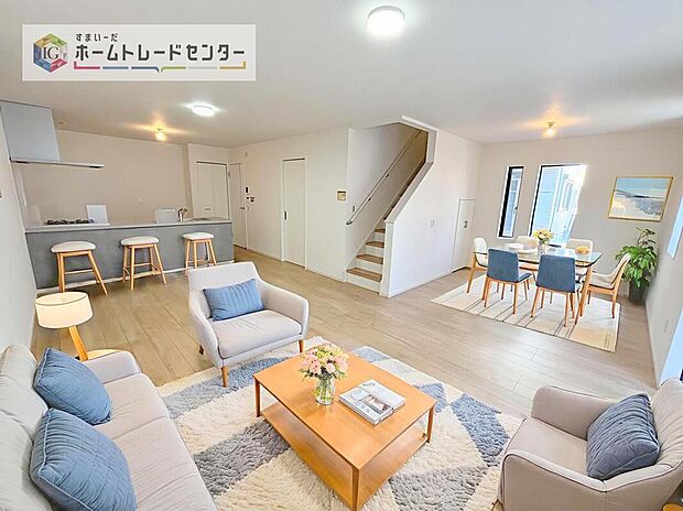 現況の物件写真に、CG による画像処理を行っています。家具、家電、照明器具、小物、カーテン、その他のイメージはCG です。