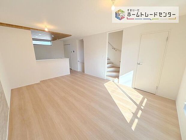 家族が毎日顔を合わせるリビングイン階段を採用、毎日のコミュニケーションを必ず取れるこの間取りは、多くのお客様の支持をいただいております。廊下など余分な空間が無くなり、リビングを広くとれるのもメリット♪