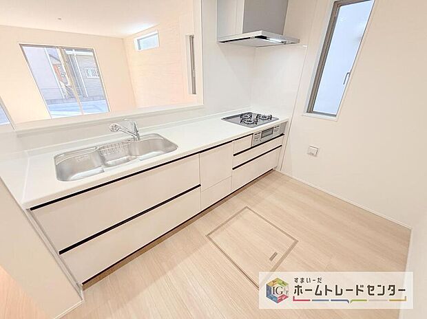 キッチンスペースは家族で作業が出来るよう広めにとりました。みんなで楽しくお料理をすれば、より美味しい食事が創れそうです。そしてお料理好きなお子様が育つかも、もちろん片付けもみんなでできます。