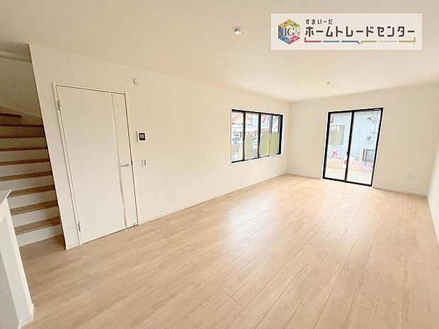 家族が毎日顔を合わせるリビングイン階段を採用、毎日のコミュニケーションを必ず取れるこの間取りは、多くのお客様の支持をいただいております。廊下など余分な空間が無くなり、リビングを広くとれるのもメリット♪