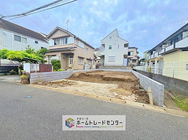 どのような建物が建つか、間取りの広さはどうかなど、気になる点は丁寧にご説明いたします。資料請求やご案内は即日対応いたします。土日や平日、お仕事終わりの時間など、ご都合に合わせてご案内いたします。