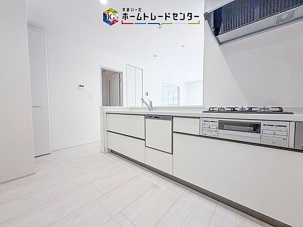 キッチンスペースはご家族みんなで作業ができるスペースを確保しております。みんなで楽しくお料理やお片付けをすれば、家事の時間も家族のコミュニケーションの時間に変わります。