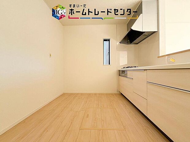 キッチンスペースは家族で作業が出来るよう広めにとりました。みんなで楽しくお料理をすれば、より美味しい食事が創れそうです。そしてお料理好きなお子様が育つかも、もちろん片付けもみんなでできます。