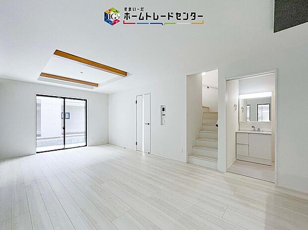 家族が毎日顔を合わせるリビングイン階段を採用、毎日のコミュニケーションを必ず取れるこの間取りは、多くのお客様の支持をいただいております。廊下など余分な空間が無くなり、リビングを広くとれるのもメリット♪