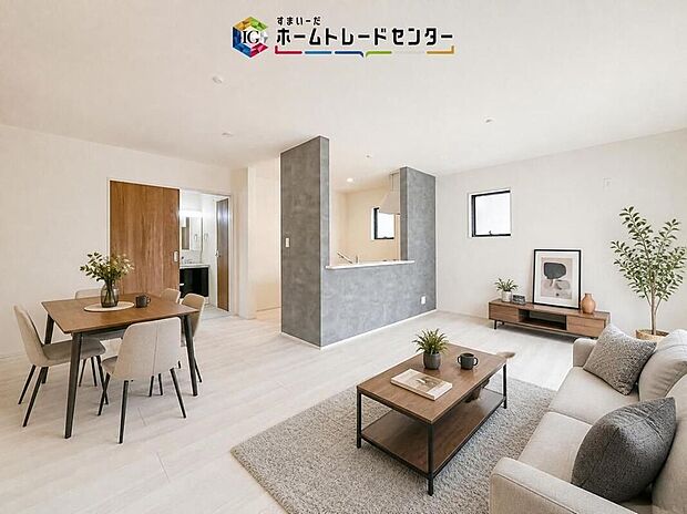 ダイニング、リビングの各スペースがしっかりと確保できるLDKです。※現況の物件写真に、CG による画像処理を行っています。家具、家電、照明器具、小物、カーテン、その他のイメージはCG です。