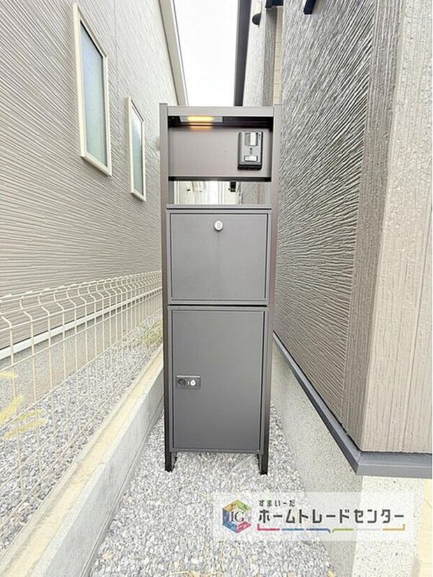 【【宅配BOX】】戸建用の宅配ボックスを設置。通販でのお買い物などお荷物が届く予定があっても時間を気にせず外出できるので大変便利です。