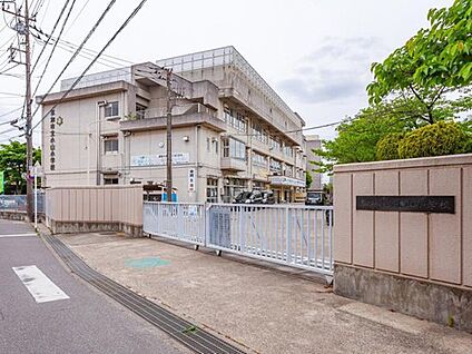 草加市立小山小学校 660m(徒歩9分)