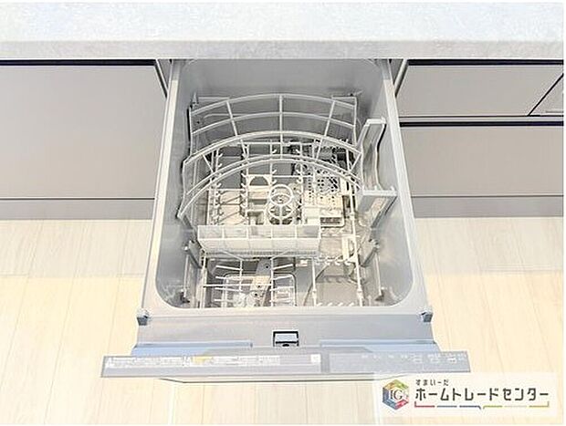 【食器洗浄乾燥機】後片付けもラクラクなビルトイン食洗機付き。洗い終わった食器の水切りや乾燥としても便利です。