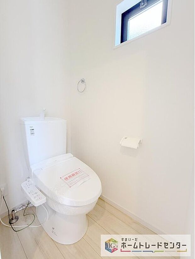 【 【トイレ】】暖房機能の付いた便座は冬の寒い日にはあって良かったと本当に思います。もちろん快適で清潔なシャワー機能は標準で備えています。スペースも広くとっているので普段のお掃除もしやすいトイレスペースです。