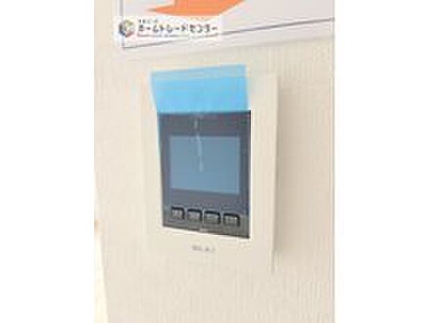 【【TVモニター付きインターホン】】録画機能もあり、どのような人が何時に来訪されたのかが分かります。防犯上はもちろん、お届け物などの把握にも便利です。ライトが付いているので、夜間でも安心です。