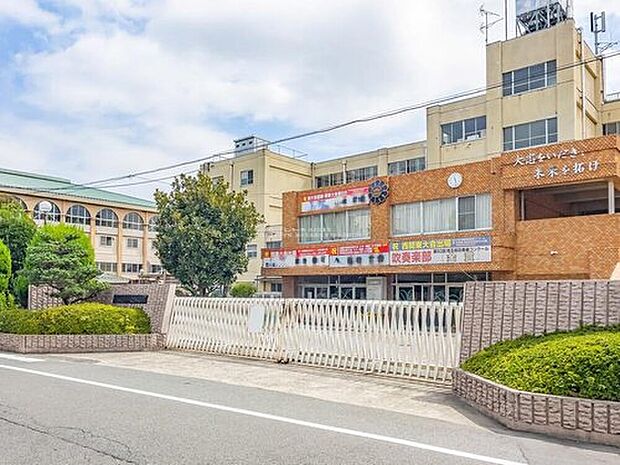 越谷市立東中学校(約1,150m)