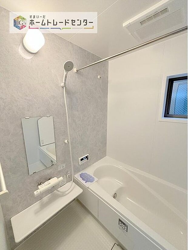 【【浴室】】一坪タイプのユニットバスは、足をしっかりと延ばして一日の疲れを癒すことが可能です。浴室暖房乾燥機も完備しておりますので、カビの心配が無いのはもちろん、雨の日のお洗濯物はお風呂で乾かせます。