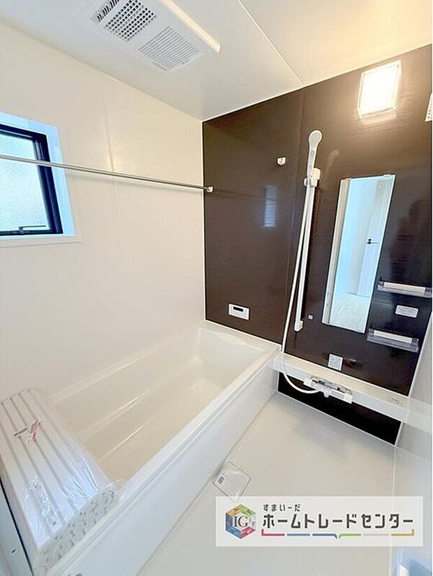 【【 浴室】】一坪タイプのユニットバスは、足をしっかりと延ばして一日の疲れを癒すことが可能です。浴室暖房乾燥機も完備しておりますので、カビの心配が無いのはもちろん、雨の日のお洗濯物はお風呂で乾かせます。