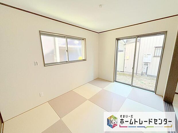 【リビング以外の居室】リビング隣接の和室は、その機能を発揮できるようしっかりとした広さをお取りいたしました。普段は開放スペース、お子様の遊び場、お客様がいらしたとき、ご両親様がお泊りに来た時など、色々と使い道がございます。