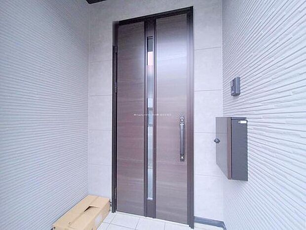 【 現地外観写真】資料請求やご見学は即日対応可能♪陽当りや通風など住みやすさの工夫が満載。資料に載っていない街並みや周辺環境は、ぜひ現地で実際にお確かめください。