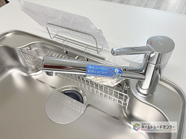 【【浄水器】】浄水カートリッジ内蔵で場所を取らずに見た目もスッキリ。ノズルはシャワーヘッドになっておりお掃除も楽々です。