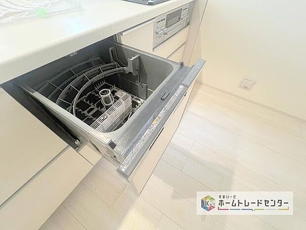 【【食器洗浄乾燥機】】後片付けもラクラクなビルトイン食洗機付き。洗い終わった食器の水切りや乾燥としても便利です。