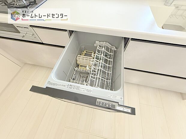 【【食器洗浄乾燥機】】忙しい奥様の味方、後片付けもラクラクなビルトイン食洗機付き。洗い終わった食器の水切りや乾燥としても便利です。