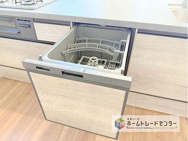 【【食器洗浄乾燥機】】後片付けもラクラクなビルトイン食洗機付き。洗い終わった食器の水切りや乾燥としても便利です。

