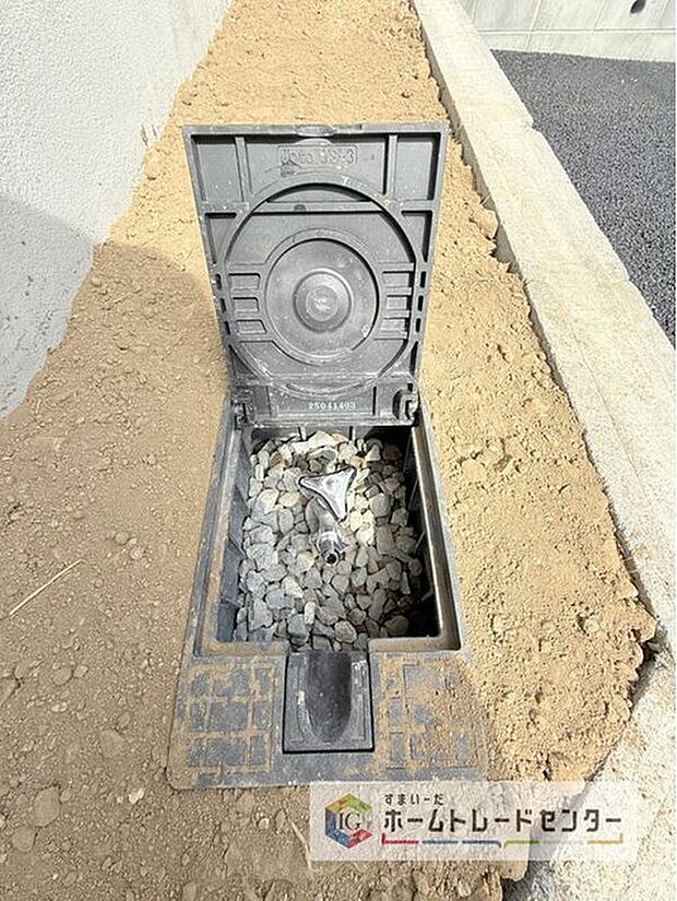 【【外水栓】】バーベキューなど、お庭でアウトドアを楽しむ方にとっては、外に水栓があれば家の中から水を運び出す手間が省けます。洗車の際にも便利です♪