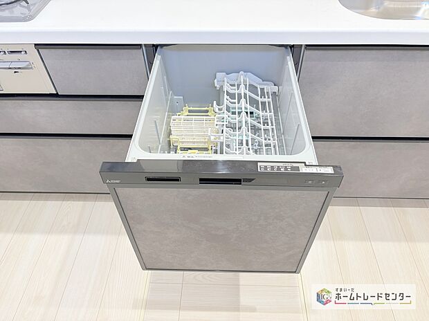 【【食器洗浄乾燥機】】後片付けもラクラクなビルトイン食洗機付き。洗い終わった食器の水切りや乾燥としても便利です。