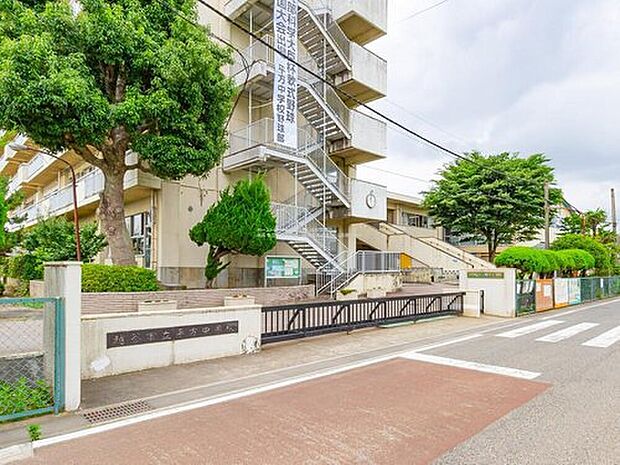 越谷市立平方中学校（約1,700m）