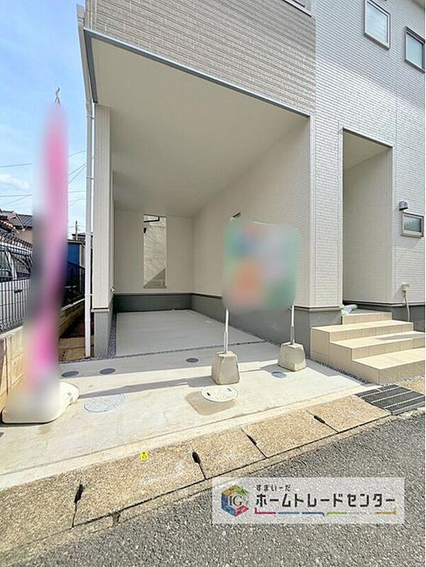 【【ビルトインガレージ】】台風の季節も大切な車を守ることができます。また雨が降っていても乗り降りを気にしなくてよい事や、買い物の荷物の取り込みやすさもメリットのひとつです♪