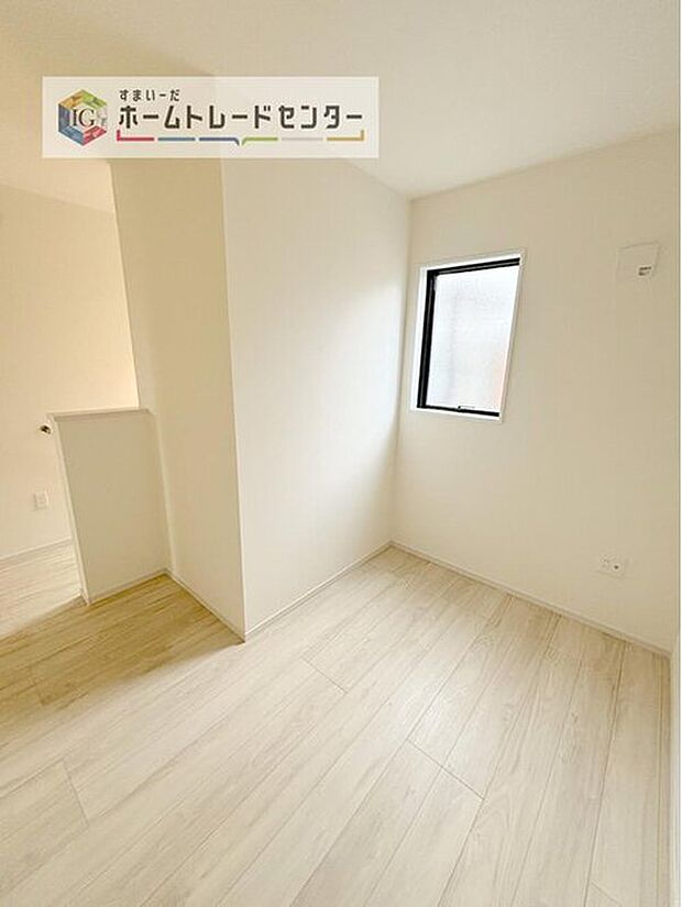 【【マルチスペース】】書斎や作業スペース、趣味の空間として活用するなどさまざまな用途で利用できます。在宅勤務の多いこのご時世には嬉しいスペースです♪