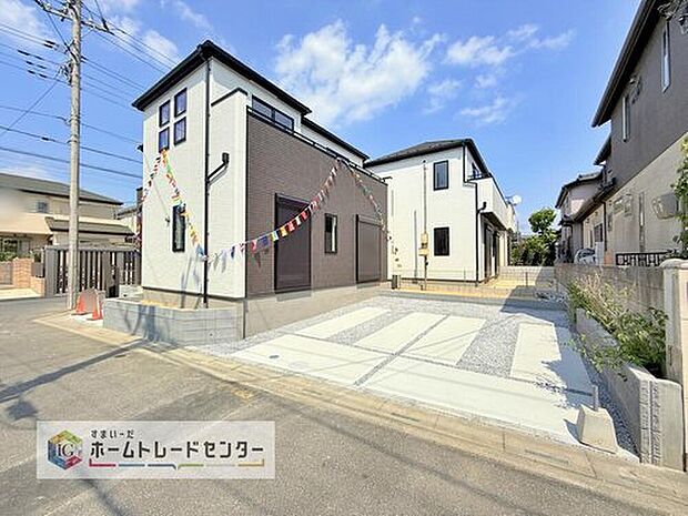 【【カースペース2台】】カースペースが2台分ございますので、家族分の自転車を駐輪したり、急な来客用の駐車スペースとしてもお使いいただけます。

