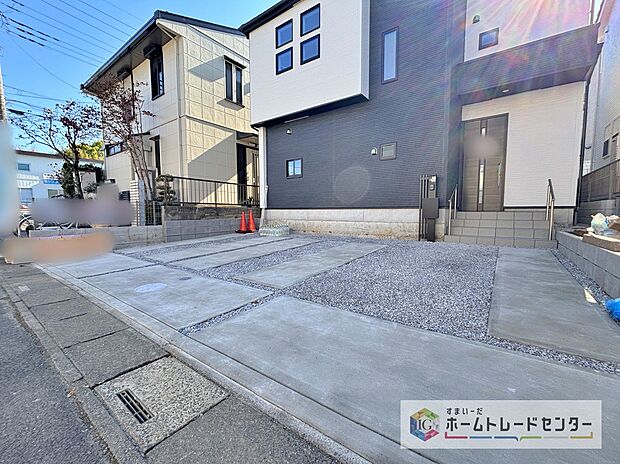 【【カースペース2台】】カースペースは2台分ございますので、家族分の自転車を駐輪したり、急な来客用の駐車スペースとしてもお使いいただけます。