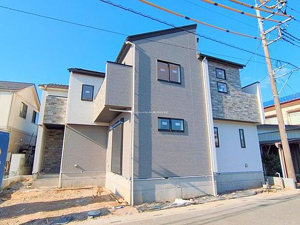 【現地外観写真】爽やかな青空と陽光に包まれる心地よい住空間。ネットでは分からない現地の魅力をぜひご覧ください。人生で大切なお住まいですので、ゆっくりとご見学ください。