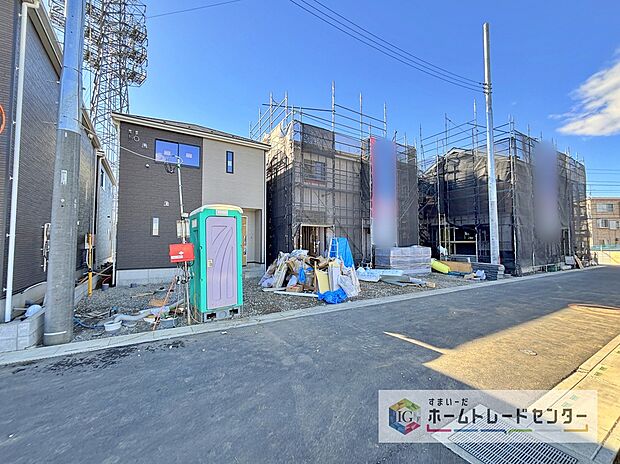 【前面道路含む現地写真】◆資料送付・ご見学即対応！建物完成しておりますので、室内ご内覧いただけます♪ご不明点等、スタッフがしっかりと説明させていただきますので、安心して現地をご覧ください♪