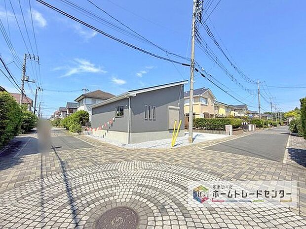 【【角地】】それぞれの方角から光が入ってくるため日当たりがよく開放感が得られます。また、人目に付きやすいため、家を開けることが多い家族にとって防犯対策にも有効です。