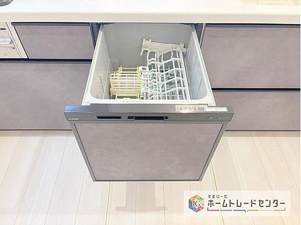 【【食器洗浄乾燥機】】忙しい奥様の味方、後片付けもラクラクなビルトイン食洗機付き。洗い終わった食器の水切りや乾燥としても便利です。
