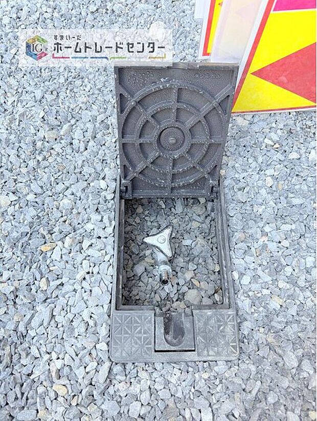 【外水栓】バーベキューなど、お庭でアウトドアを楽しむ方にとっては、外に水栓があれば家の中から水を運び出す手間が省けます。洗車の際にも便利です♪