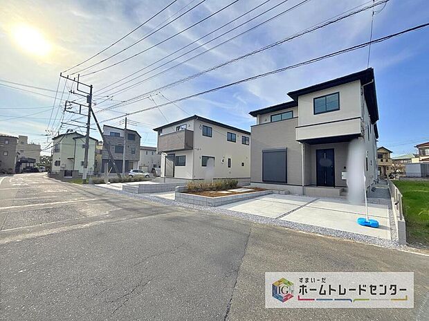 【前面道路含む現地写真】実際に見ていただくと、こちらの物件の良さがお分かりになるかと思います。住宅ローンも複数の提携ローンの中から、お客様のご希望にあった住宅ローンをご提案いたします。まずはお気軽にご相談ください。