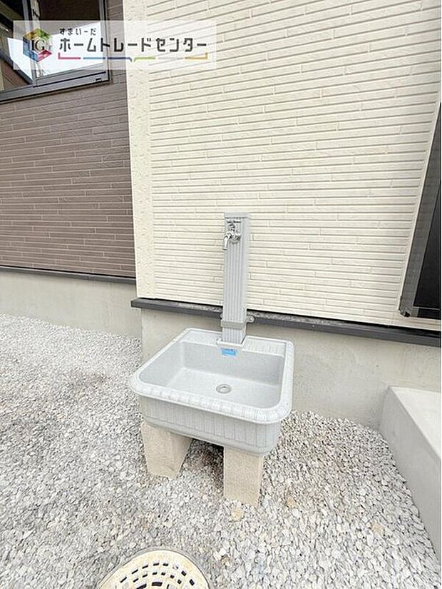 【【外水栓】】バーベキューなど、お庭でアウトドアを楽しむ方にとっては、外に水栓があれば家の中から水を運び出す手間が省けます。洗車の際にも便利です♪