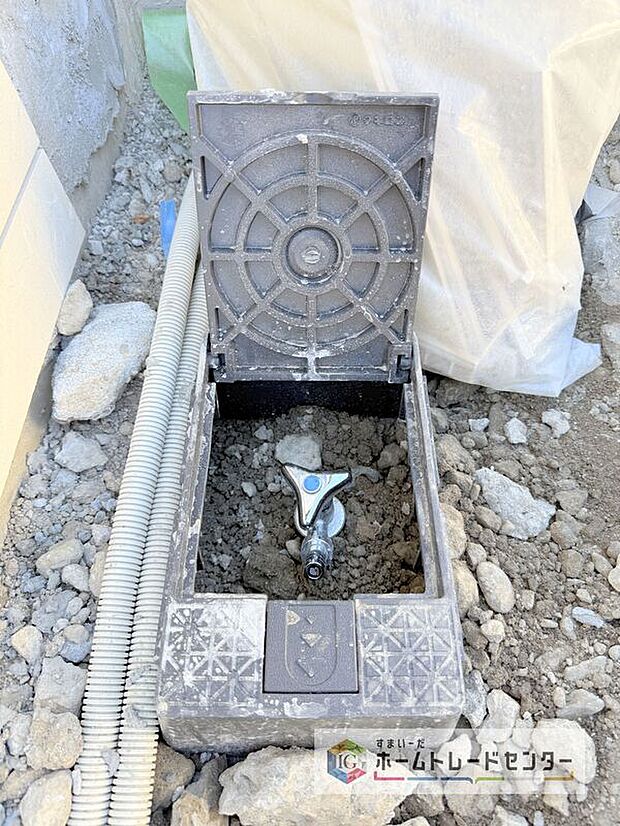 【【外水栓】】バーベキューなど、お庭でアウトドアを楽しむ方にとっては、外に水栓があれば家の中から水を運び出す手間が省けます。洗車の際にも便利です♪