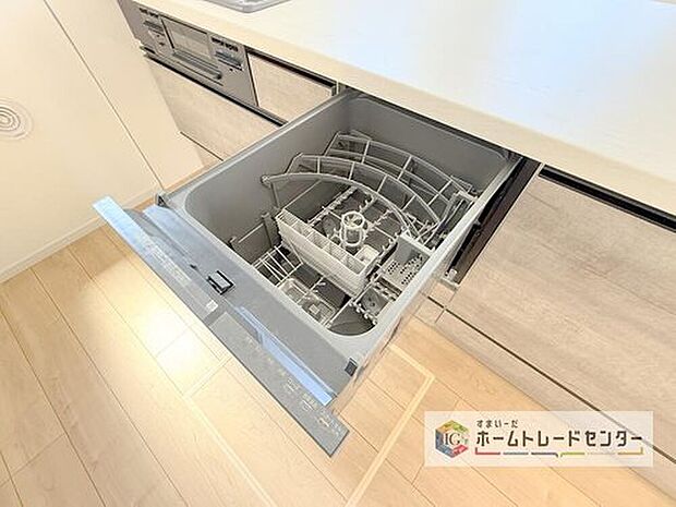 【【食器洗浄乾燥機】】忙しい奥様の味方、後片付けもラクラクなビルトイン食洗機付き。洗い終わった食器の水切りや乾燥としても便利です。