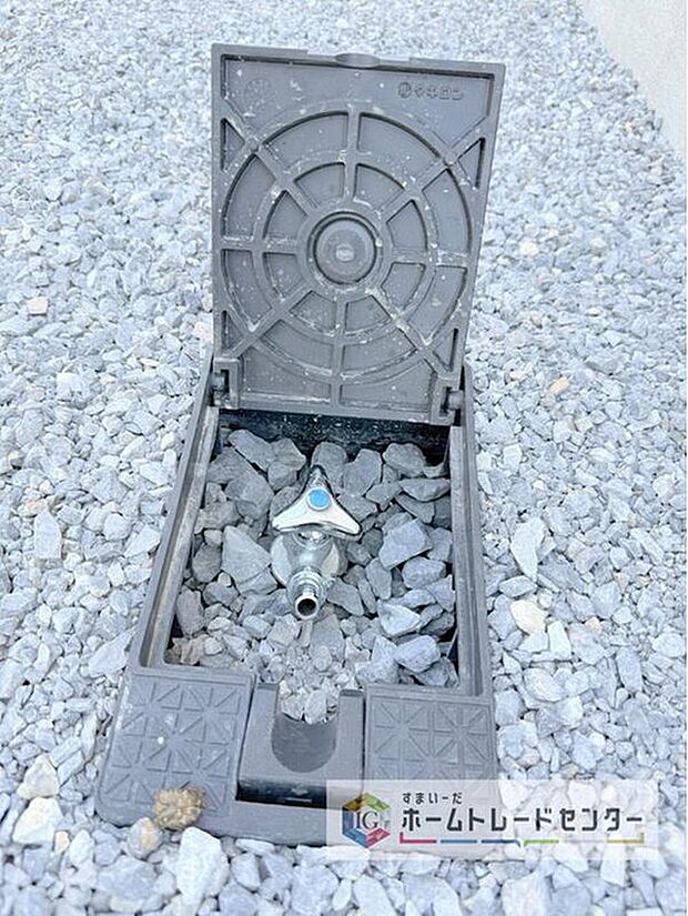 【【外水栓】】バーベキューなど、お庭でアウトドアを楽しむ方にとっては、外に水栓があれば家の中から水を運び出す手間が省けます。洗車の際にも便利です♪