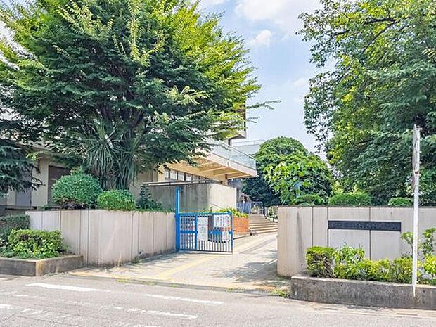 越谷市立大沢北小学校（約350m）