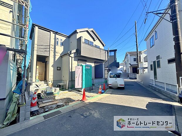 【前面道路含む現地写真】実際に見ていただくと、こちらの物件の良さがお分かりになるかと思います。住宅ローンもお任せください!提携ローンが多数ありますので月々のお支払も変わってきます。まずはお気軽にご相談ください。