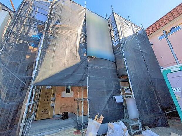 【現地外観写真】どのような建物が建つか、間取りの広さはどうかなど、気になる点は丁寧にご説明いたします。資料請求やご案内は即日対応いたします。土日や平日、お仕事終わりの時間など、ご都合に合わせてご案内いたします。