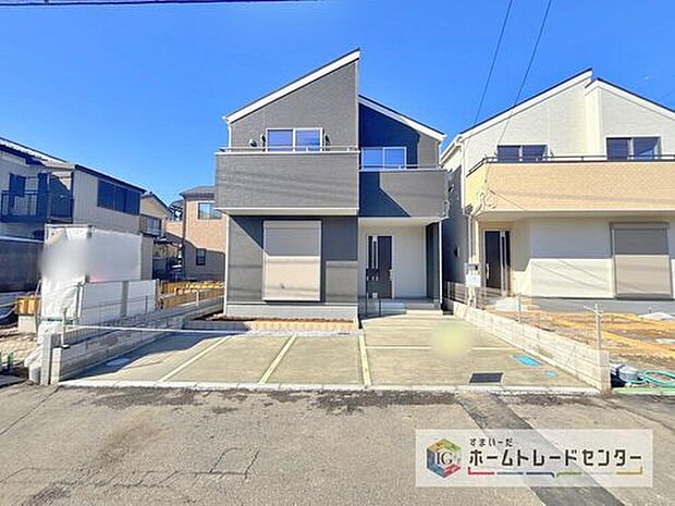 【【カースペース2台】】カースペースが2台分ございますので、家族分の自転車を駐輪したり、急な来客用の駐車スペースとしてもお使いいただけます。