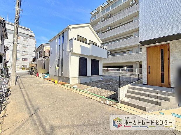 【前面道路含む現地写真】土日のご予約はもちろん、平日やお仕事のお時間に合わせてのご案内も実施しています。まずはお客様のご都合をお伺いさせて頂き、それに合う形で物件のご紹介をさせていただきます。お気軽にお問い合わせください。