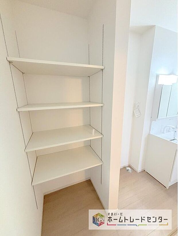 【【リネン庫】】タオル類や着替えなどを収納しておけば、お風呂上りもスムーズに着替えることができます。乾燥機から収納場所までの動線も短く、毎日嬉しいを実感できます♪