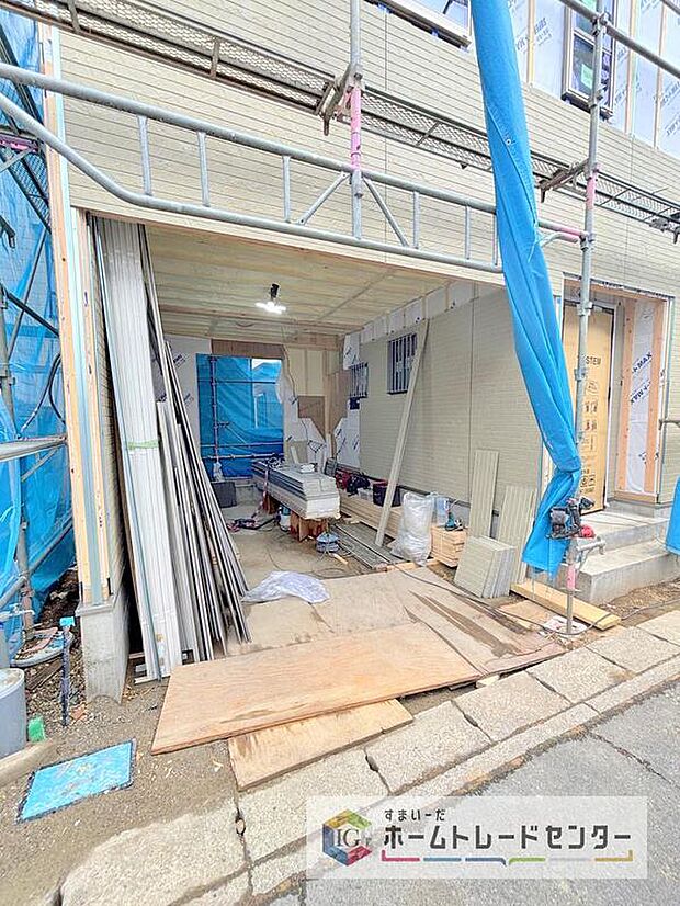 【駐車場】モデルハウスのご案内や、仕様や色の説明も細かくさせていただきます。弊社は飯田グループホールディングス唯一の販売専門会社になるので、細部まで説明いたします。もちろん住宅ローンのご相談だけでも大丈夫です。