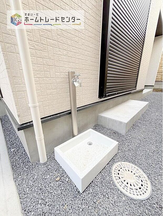 【【外水栓】】バーベキューなど、お庭でアウトドアを楽しむ方にとっては、外に水栓があれば家の中から水を運び出す手間が省けます。洗車の際にも便利です♪